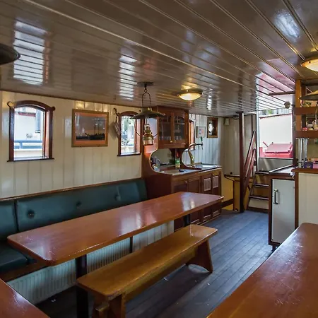 Unique House On Boat In Rotterdam Botel *