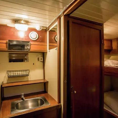 Unique House On Boat In Rotterdam Botel